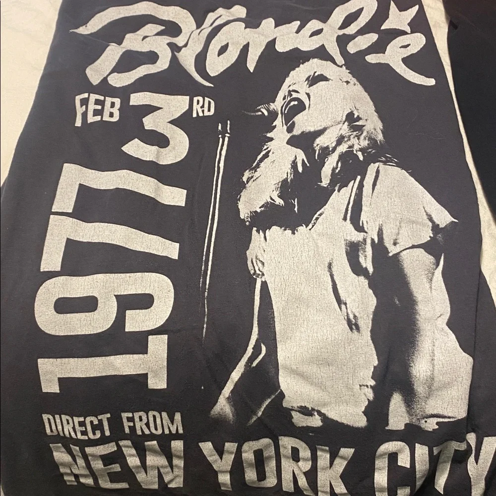 Graphic Tee bundle - Picture 2 of 7